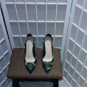 Camouflage Pointed Toe Pumps